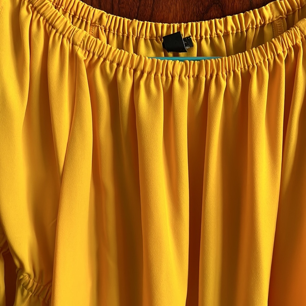 Ann Taylor yellow cold shoulder Size M - Picture 2 of 6